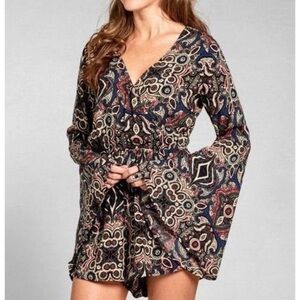 Abercrombie & Fitch bohemian romper bell sleeve wrap festival print M medium